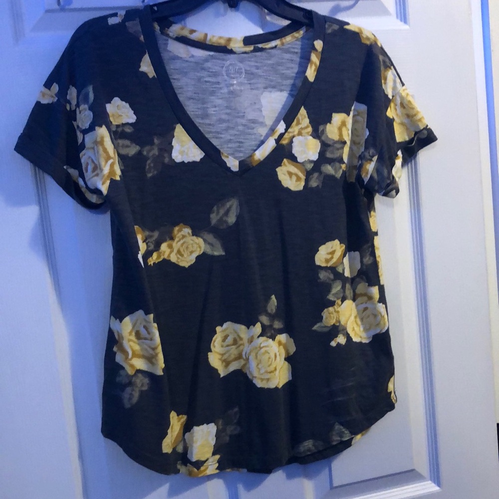 Maurices flower T-shirt with a V-neck line